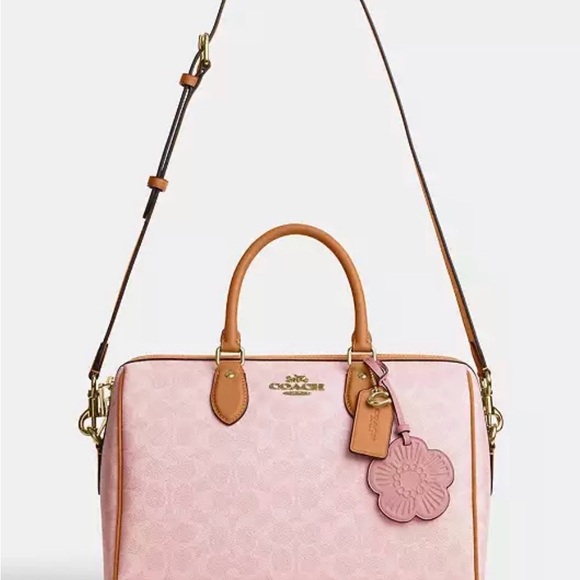 NWT 2026 Coach Powder Pink LARGE Rowan SAMEDAY SHIP CEA19 - Picture 2 of 4
